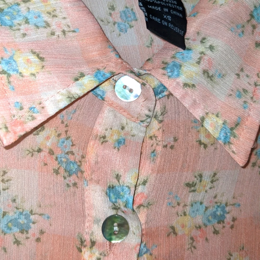 About A Girl XS Long Sleeve Button Down Blouse Pastel Gingham & Roses - Picture 7 of 7